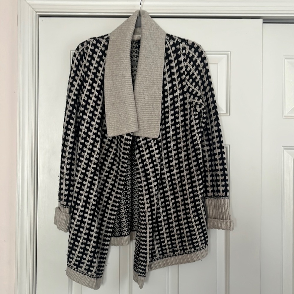 Ellen Tracy Black/Gray Sweater